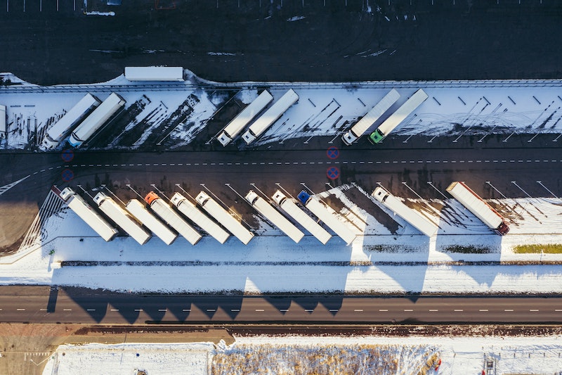 Parked semi-trucks in snow, photo by Marcin Jozwiak